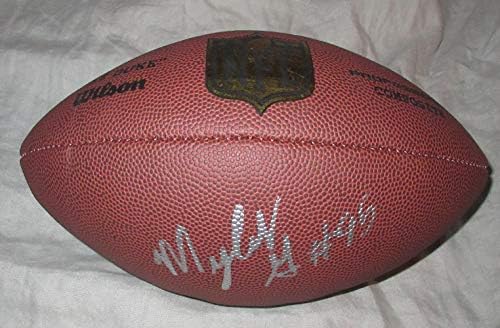 Футболна топка Wilson NFL Shield с автограф Майлс Гарретта с доказателство, Фотография Майлс, подписывающего договор
