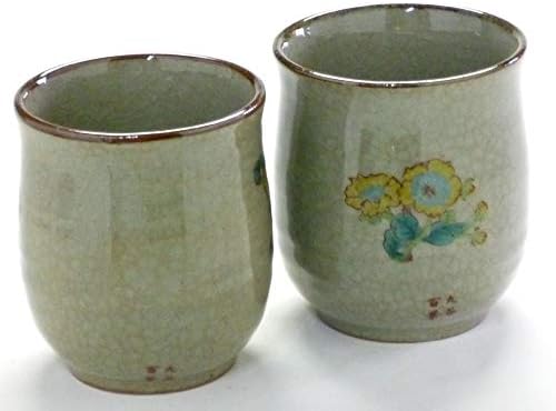 Прибори Kutani Hyakkaen Kutani (яки) сдвоени чаени чаши, които са украсени с птици и дърво.